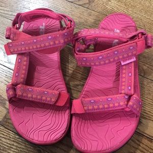 Almost new Teva sandals, size 3